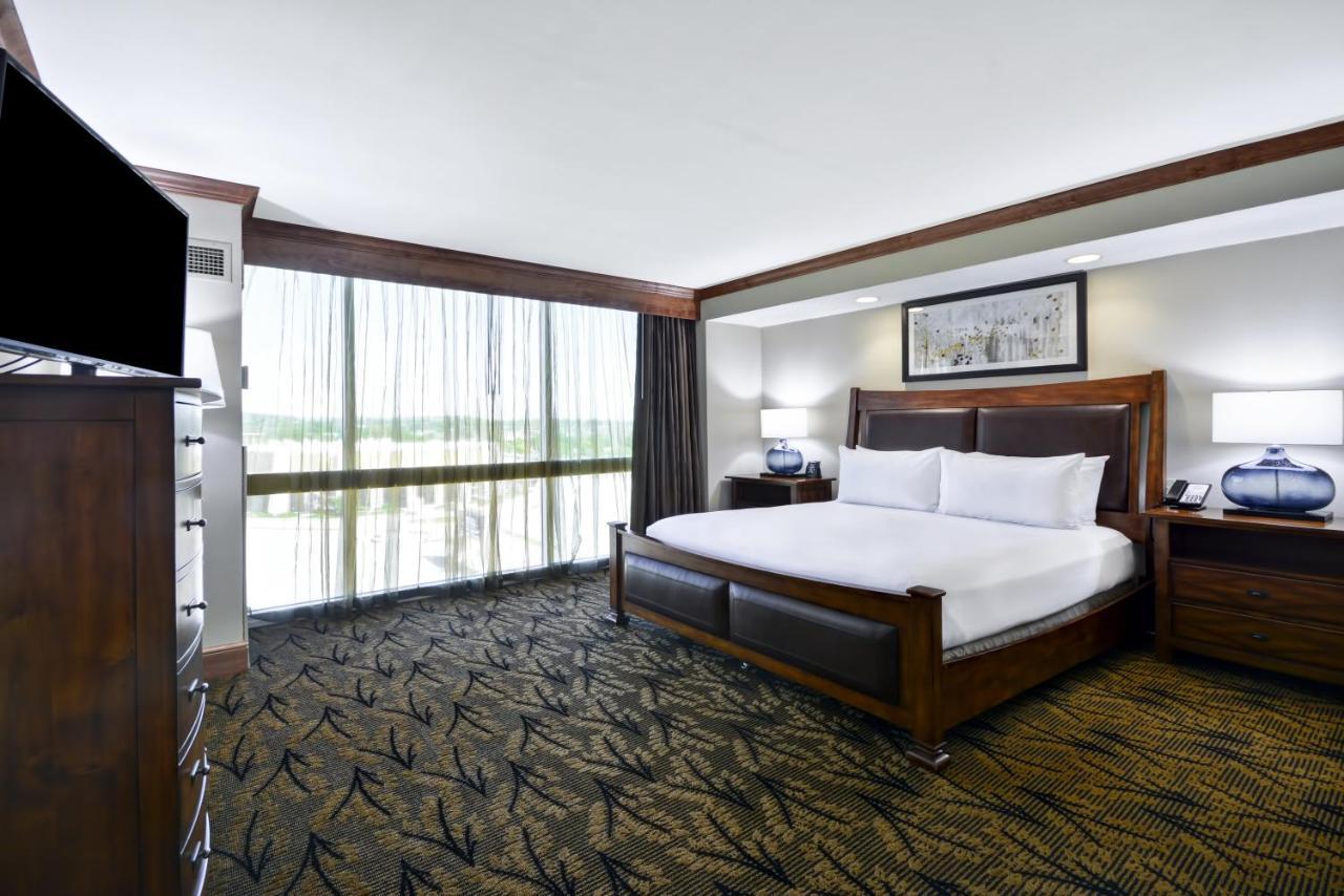 Crowne Plaza Tulsa Hotel Southern Hills Room photo