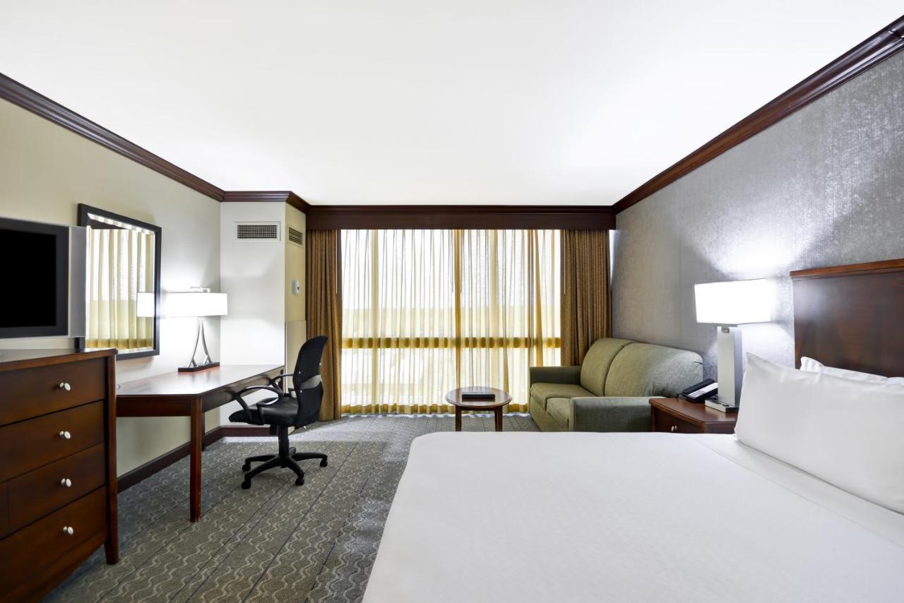 Crowne Plaza Tulsa Hotel Southern Hills Room photo
