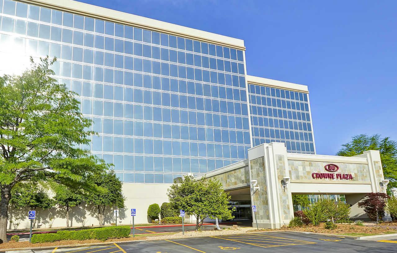 Crowne Plaza Tulsa Hotel Southern Hills Exterior photo